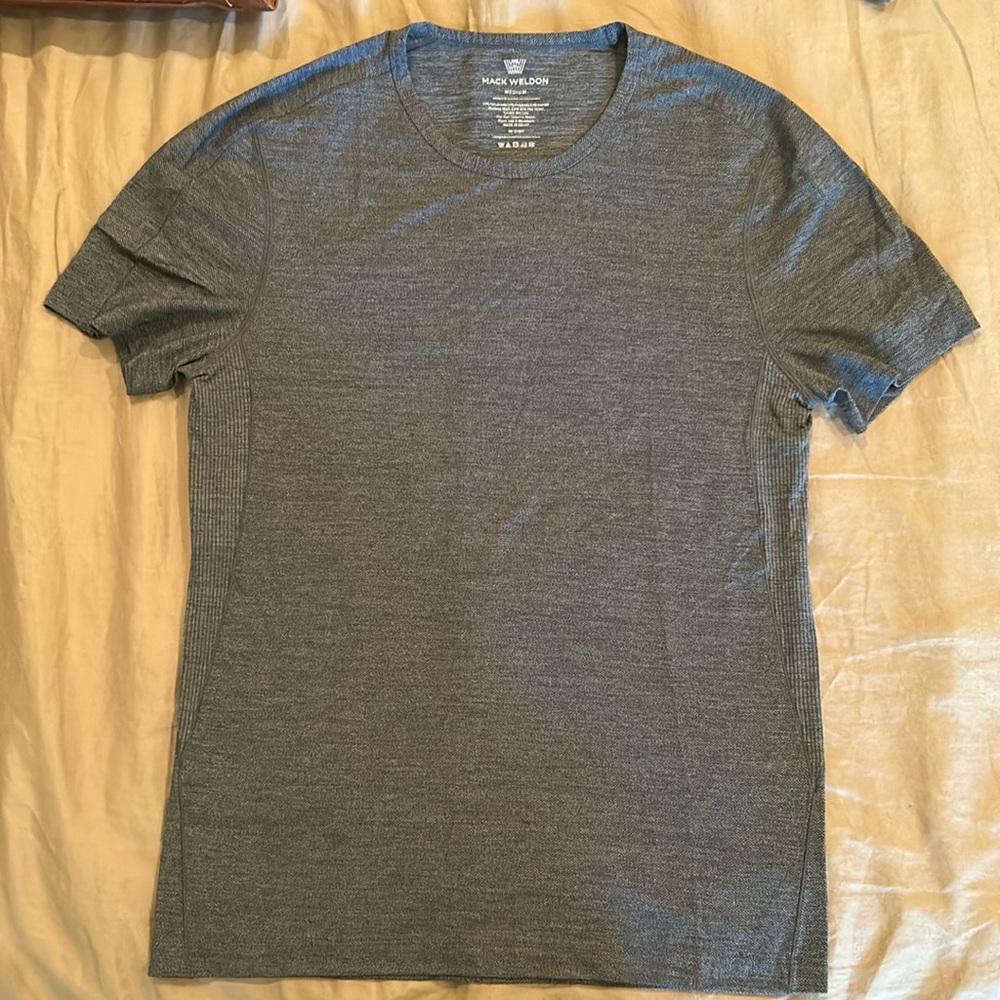 Mack Weldon Men's M Gray Stretch Short Sleeve Crew Neck Performance Shirt Vent